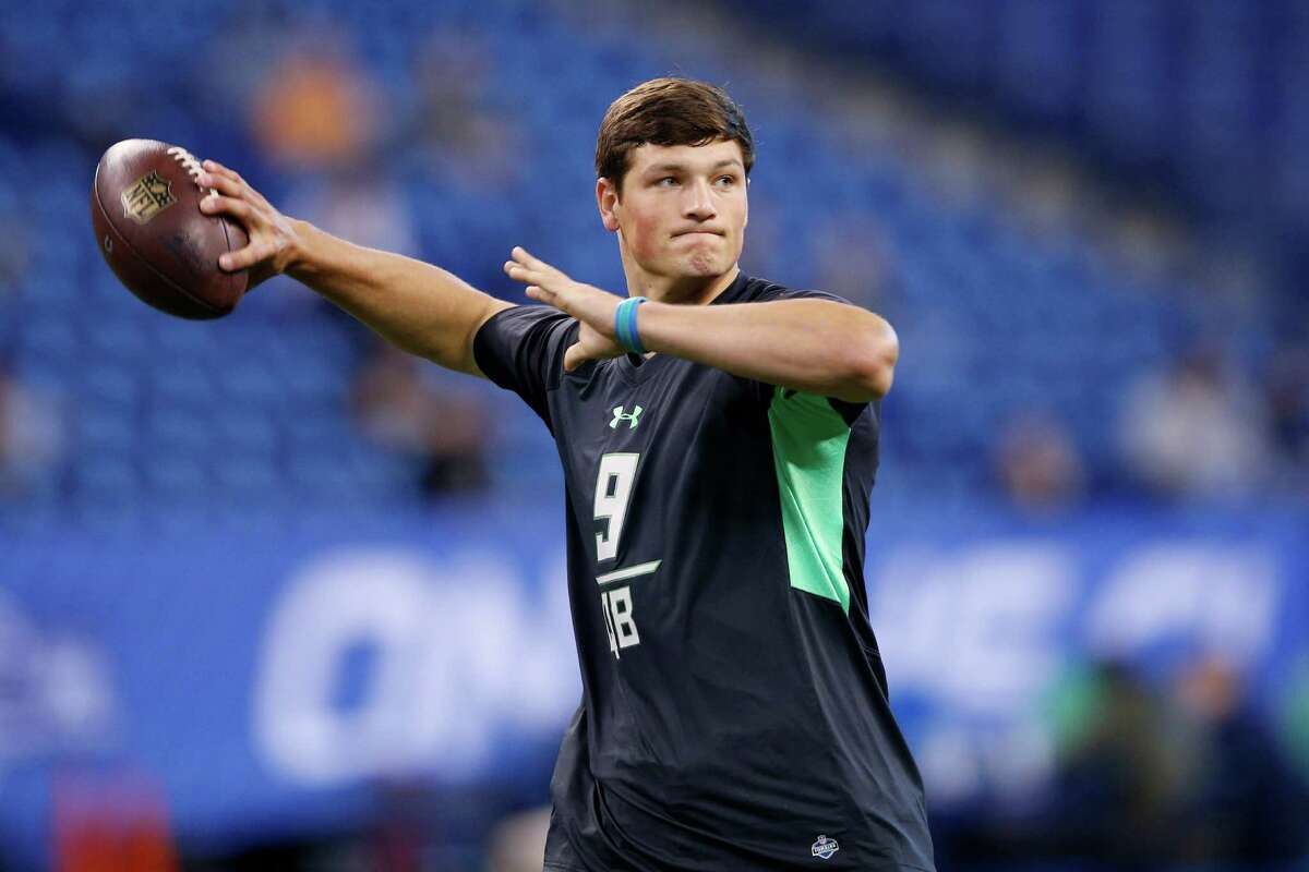 INDIANAPOLIS, IN - FEBRUARY 27: Quarterback Christian Hackenberg of Penn State throws during the 2016 NFL Scouting Combine at Lucas Oil Stadium on February 27, 2016 in Indianapolis, Indiana.