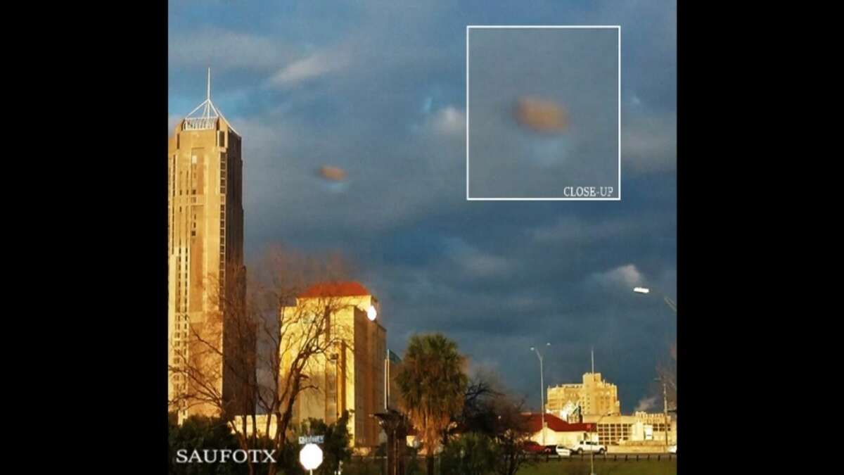 UFO watcher SAUFOTX uploaded the video claims that video footage captured last week shows a "huge UFO using camouflage technology" over downtown San Antonio.