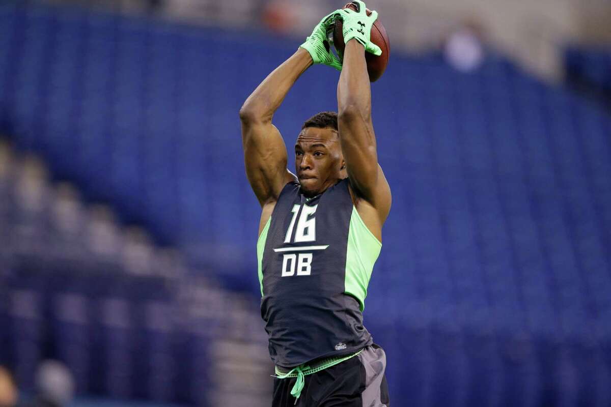 Maryland defensive back Sean Davis runs a drill at the NFL football scouting combine in Indianapolis, Monday, Feb. 29, 2016. (AP Photo/Michael Conroy)
