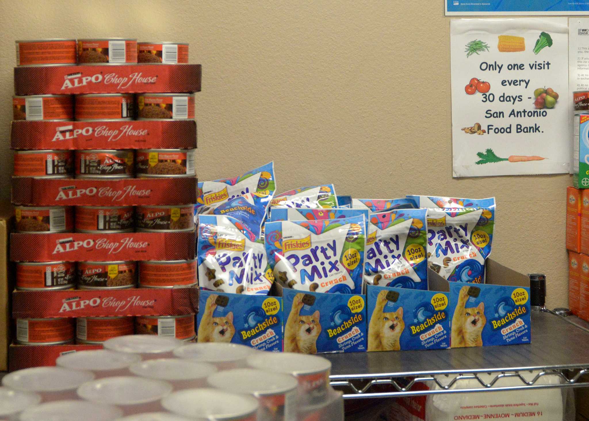 SA Food Bank and DaisyCares provide pet food to pets in need