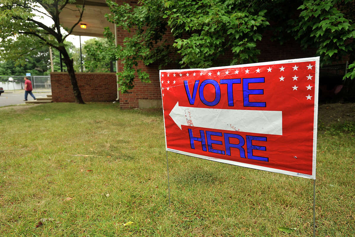 Republican voters in districts 5, 14, 15 and 19 will head to the polls Tuesday to choose their representatives on the Republican Town Committee.