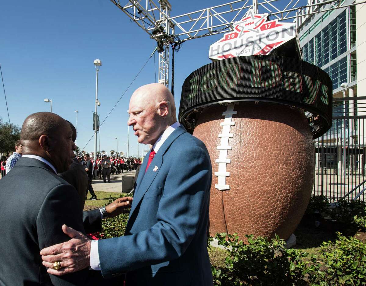 Texans owner Bob McNair and Mayor Sylvester Turner (left) met Tuesday along with group of Texans players and officials to try to formulate a plan for the organization to help improve community relations.
