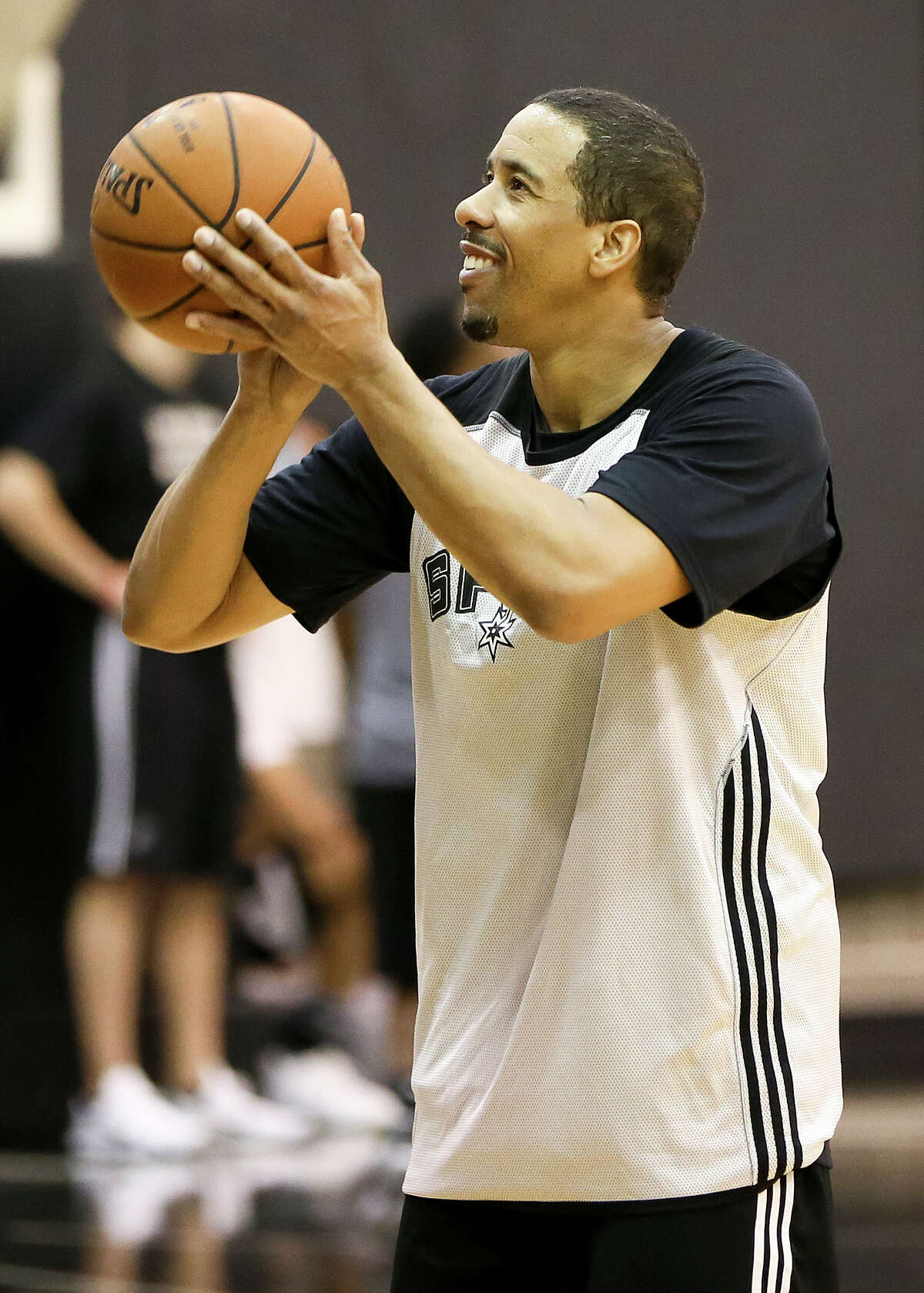 The newest Spurs roster addition, veteran guard Andre Miller, shoots free throws during his first workout at the Spurs practice facility on Tuesday, March 1, 2016.