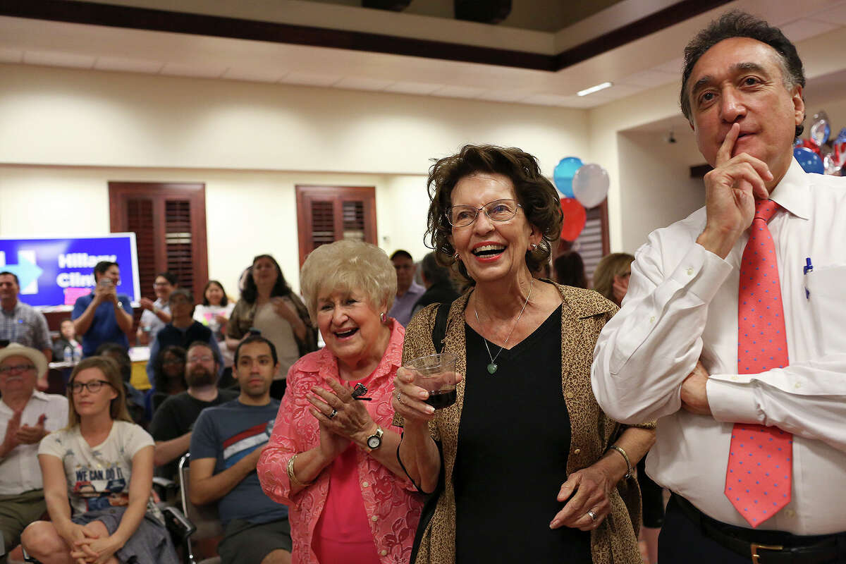 Clinton easily takes Texas