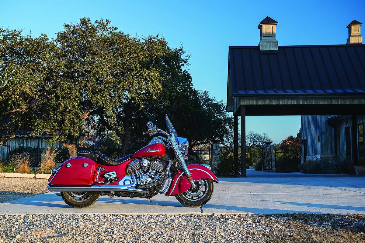 The 2016 Indian Springfield, part street cruiser, part highway tourer. Take a look in the next two photos how the bike transforms with the removal of hardware.