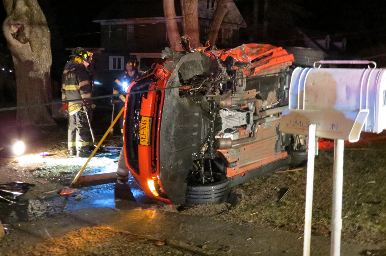 2 hospitalized after Albany chase, crash