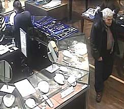 Police seek help in nabbing elderly jewelry thief