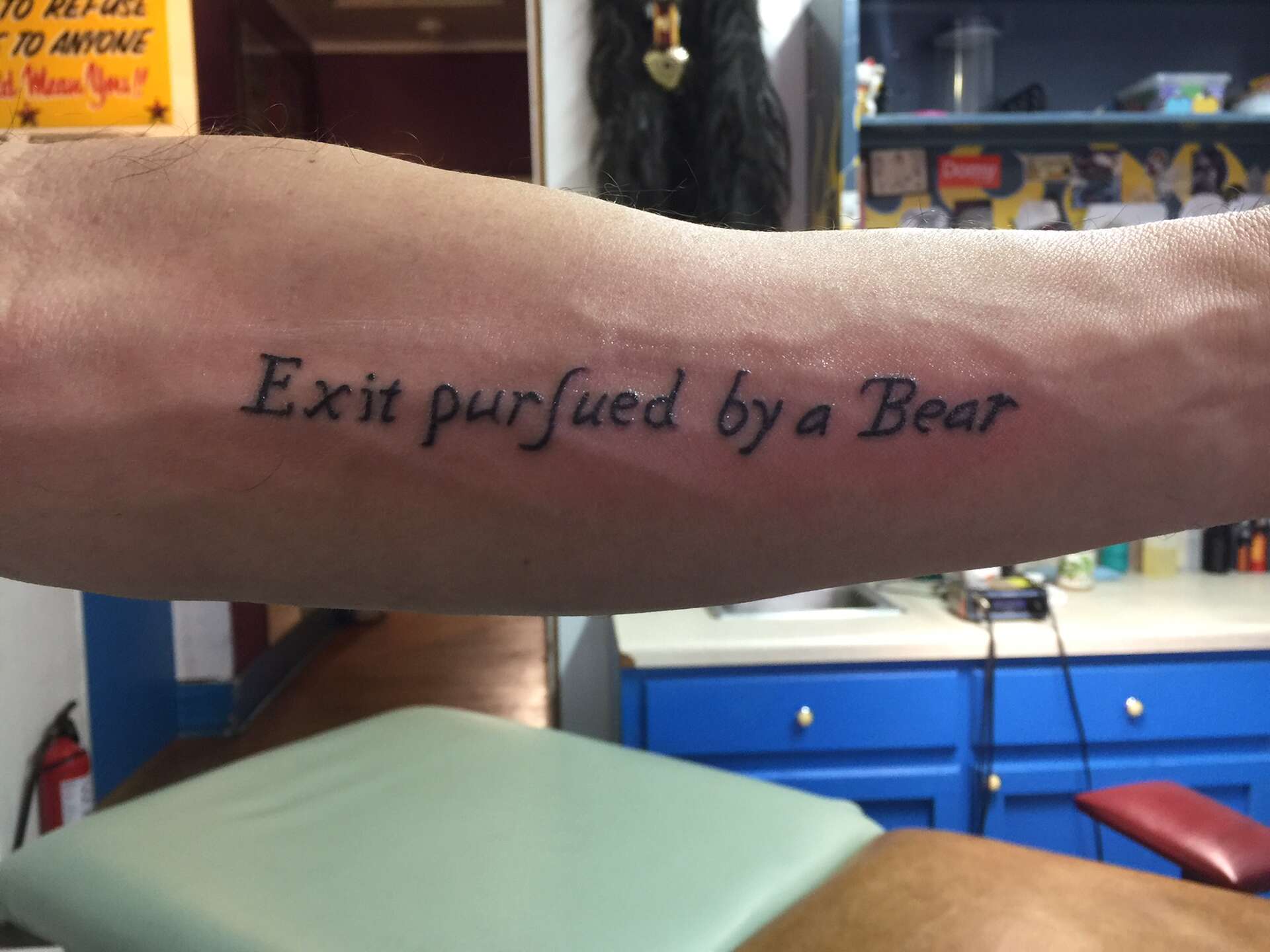 The man with the Shakespeare tattoos, image size:1920x1440