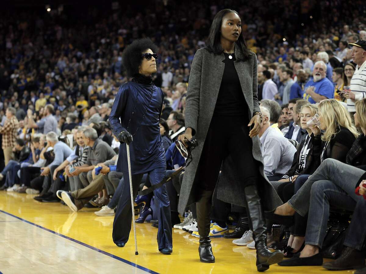 Prince leaves the court before half time as the Golden State Warriors played the Oklahoma City Thunder at Oracle Arena in Oakland, Calif., on Thursday, March 3, 2016.