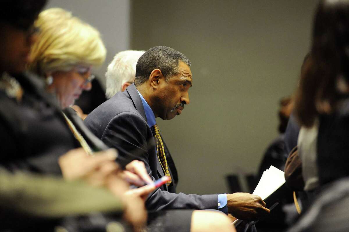 Proposal calls for 500 fine for not yielding to pedestrian