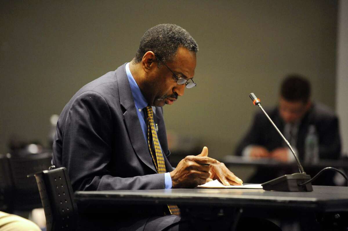 Proposal calls for 500 fine for not yielding to pedestrian