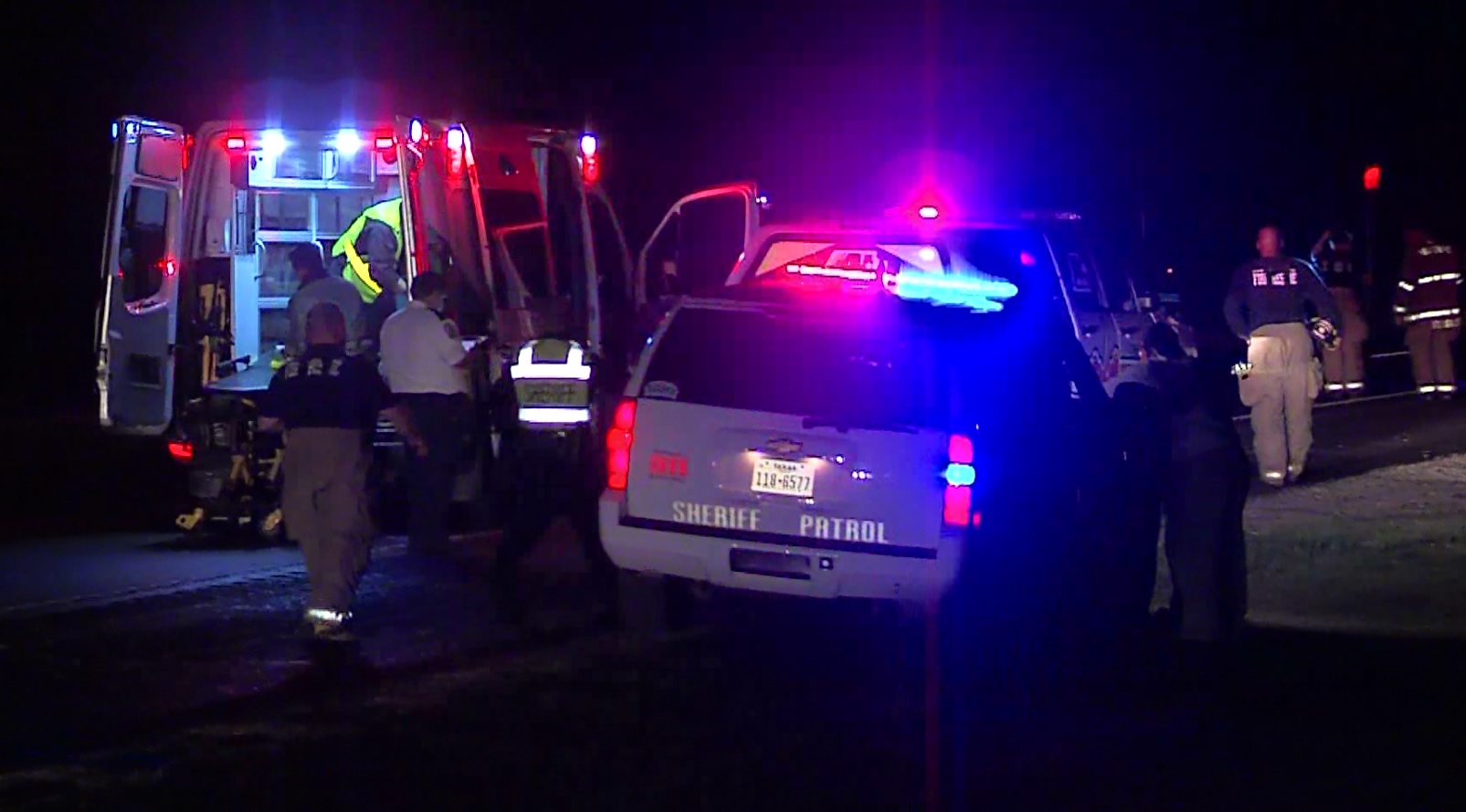 Man dies after car strikes pole on the Southeast Side