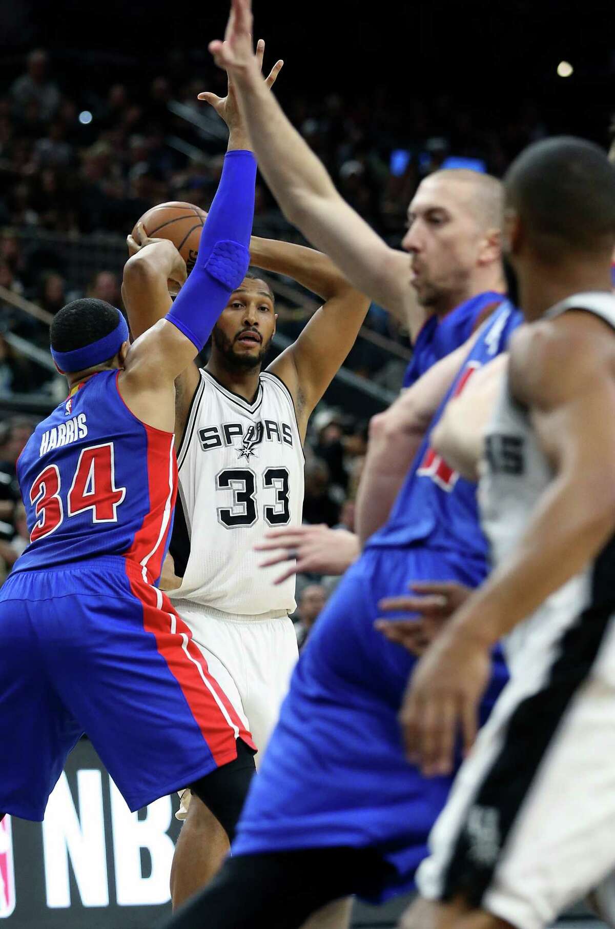 Boris Diaw looks for a cutter as the Spurs host the Pistons at the AT&T Center on March 2, 2016.