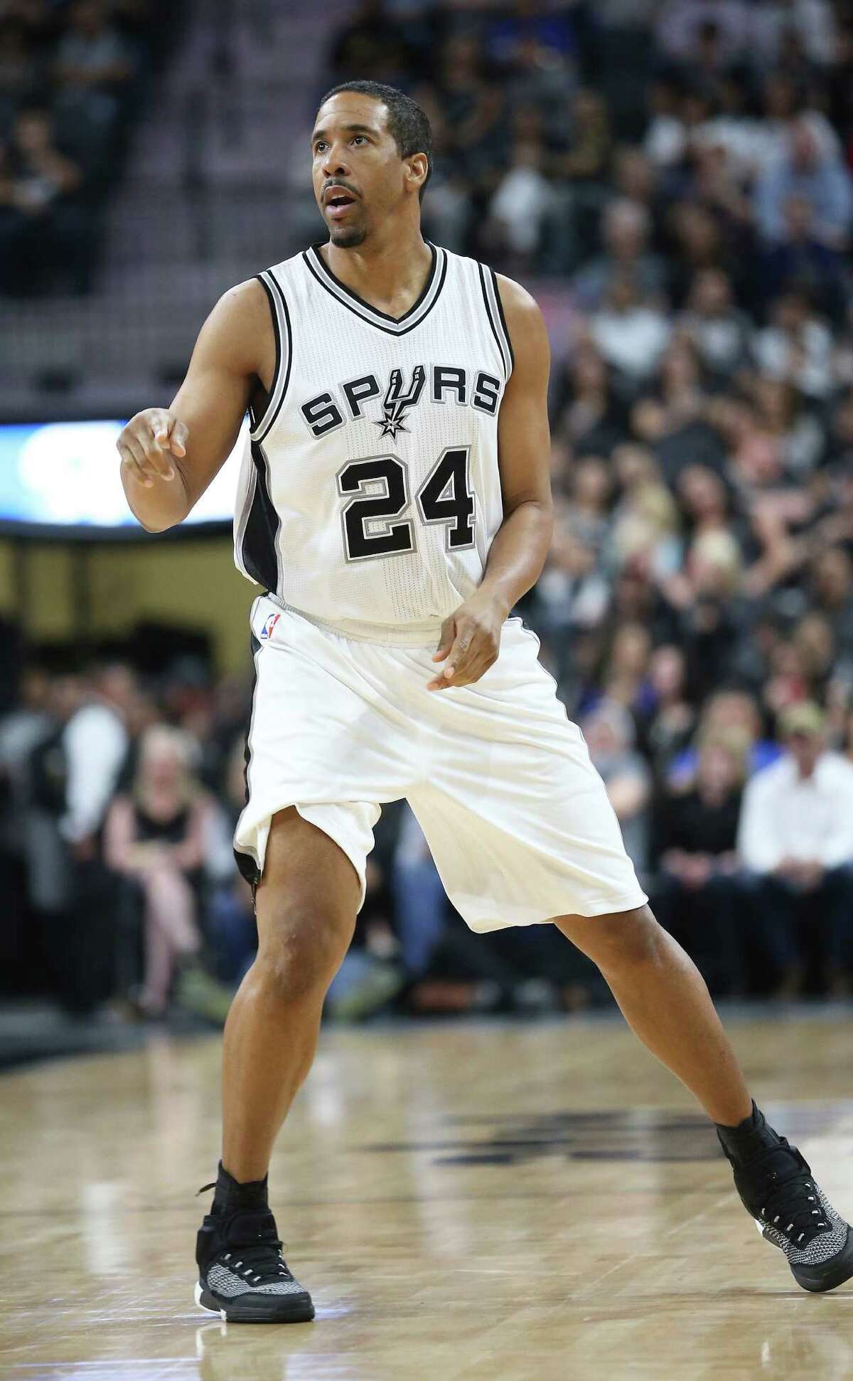 What shoes does Andre Miller have on? : r/BBallShoes