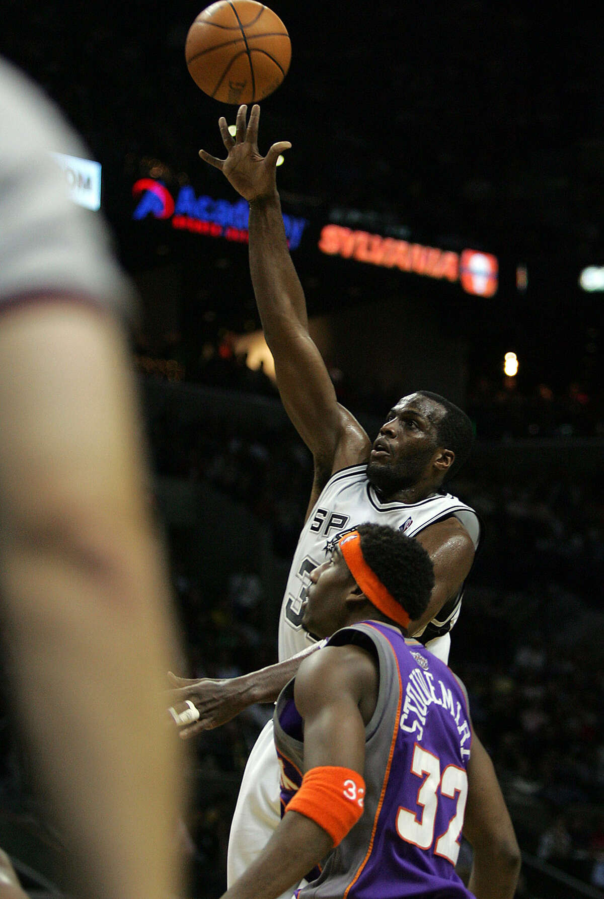 Spurs’ Malik Rose shoots over the Phoenix Suns’ Amare Stoudemire in the first half at the SBC Center on Dec. 28, 2004.