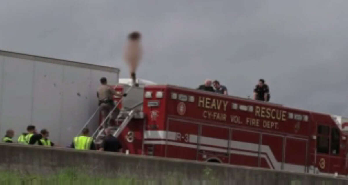 Naked woman dancing on truck slows traffic in Houston 
