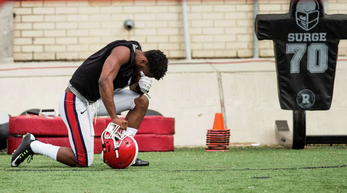 Knee injury to sideline UH's Brandon Wilson