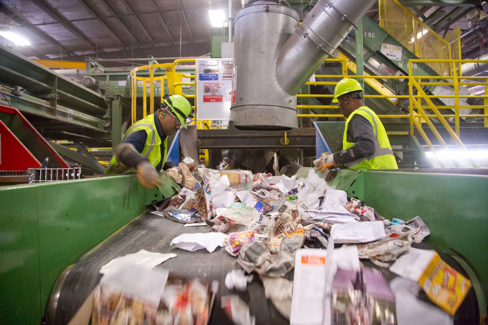 how do recycling facilities work