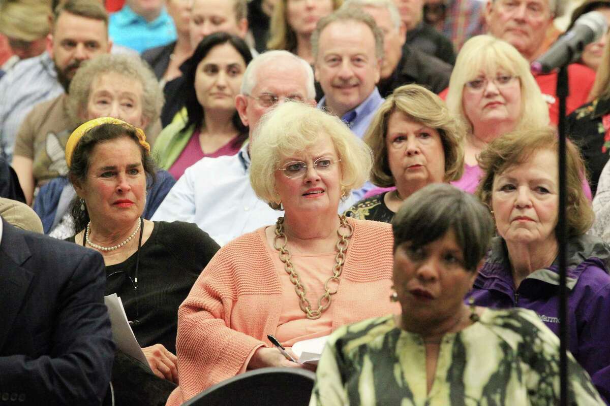 Wanda Cole, center, listens Wednesday as Houston Housing Authority officials speak about a proposed mixed-income complex. ﻿