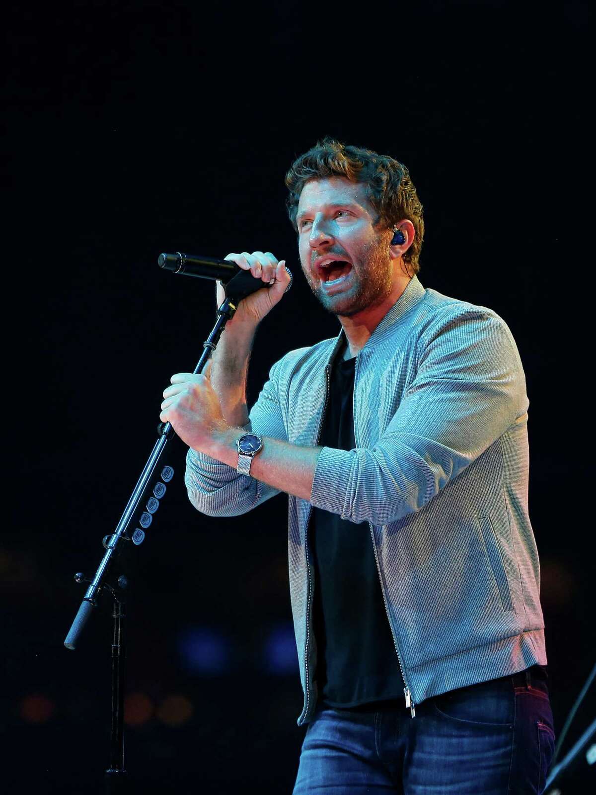 Brett Eldredge's voice adapts to different genres