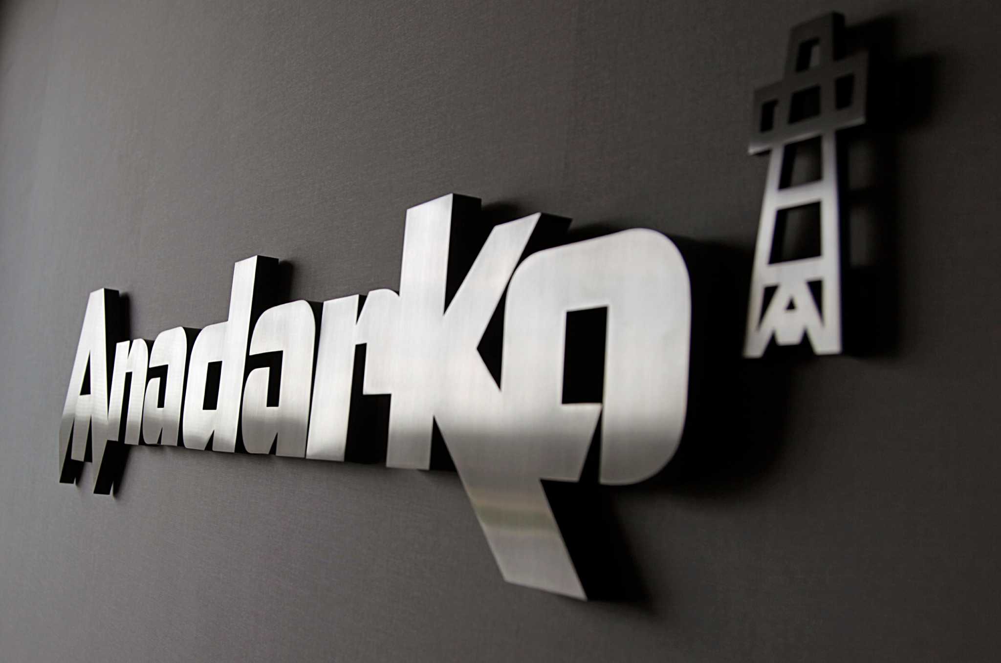 Anadarko cuts 1,000 jobs as oil bust gets more intense