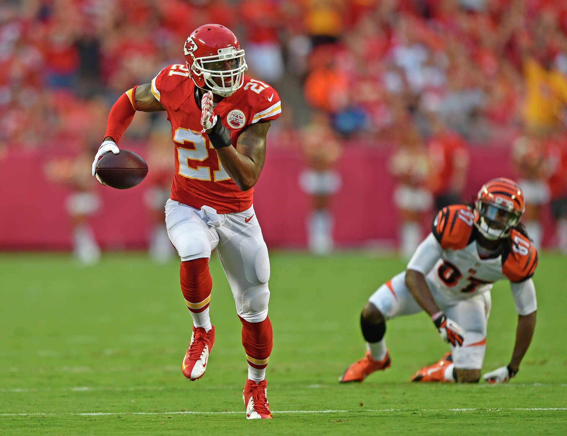 Raiders beat out 49ers for top cornerback Sean Smith, image size:1920x1476