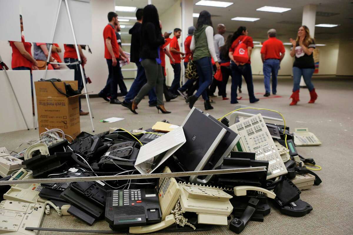 Mattress Firm employees get glimpse of new 'bedquarters'