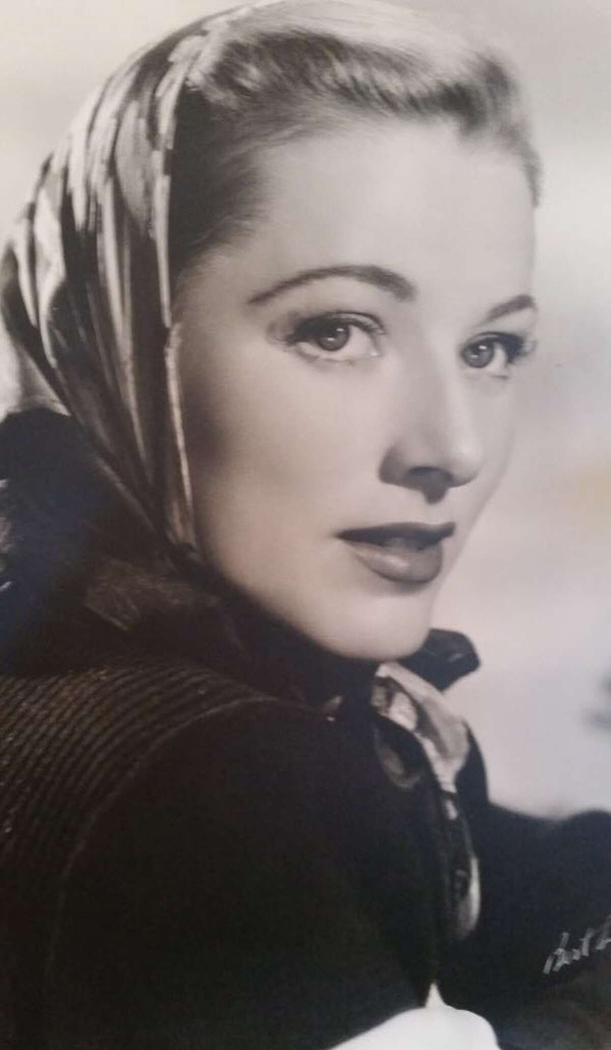 Eleanor Parker The Hollywood Legend Whose Net Worth Remains A Mystery - y7uap8z