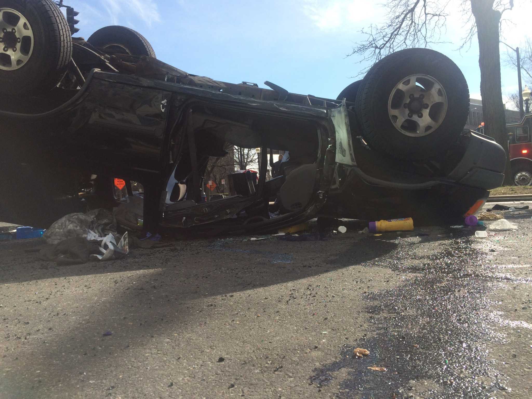 2 hurt in downtown Bridgeport crash