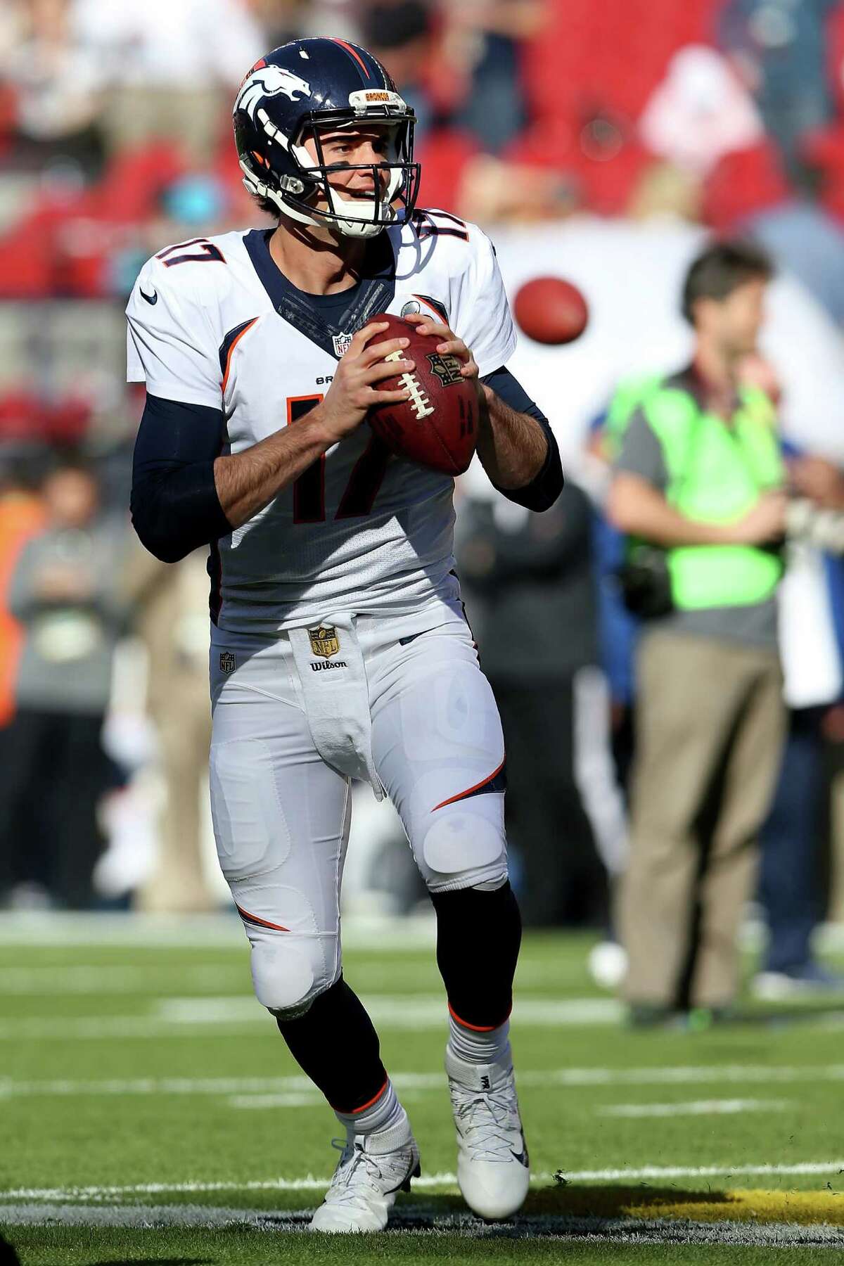 Former QB Mitchell knows what's in store for Texans' Osweiler