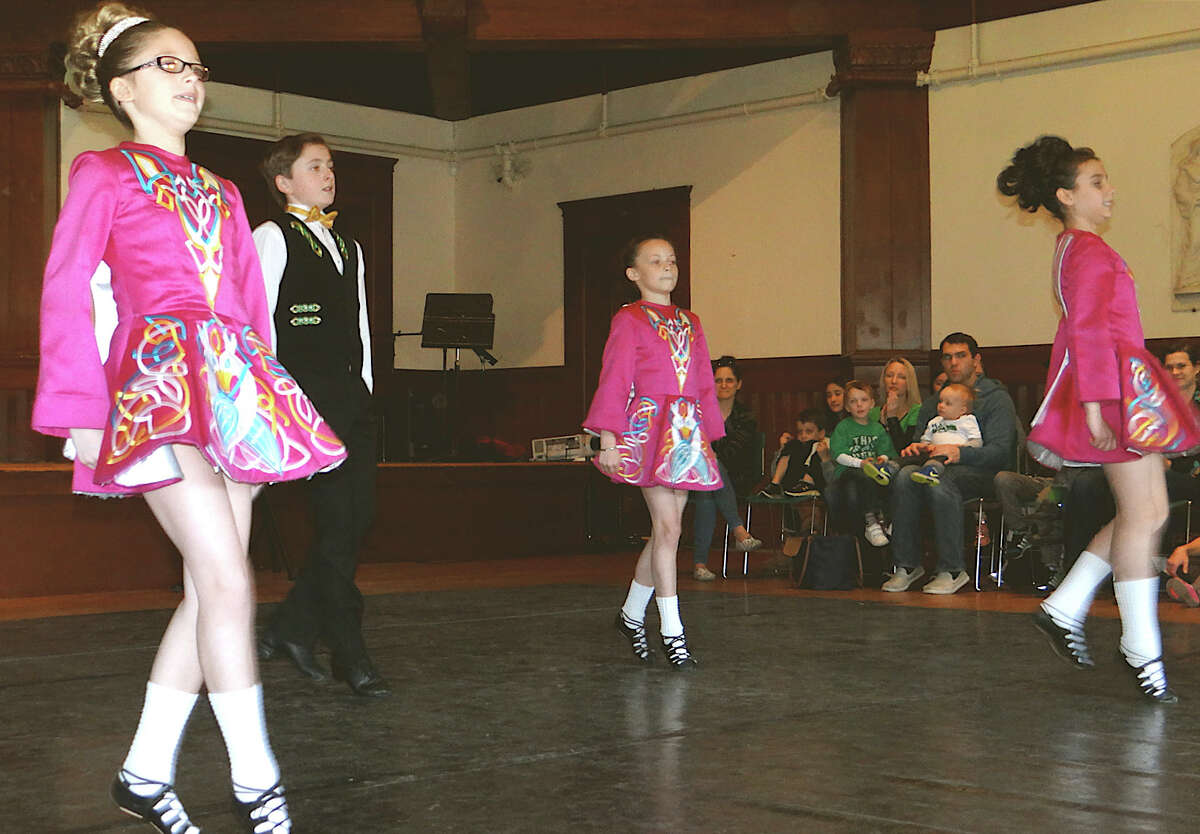 Ever Green Tradition Irish Dancers Kick Off St Patricks Celebration