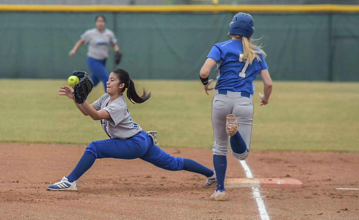 Laredo Cigarroa’s Cristina Loredo catches the ball at first base on Friday afternoon as Somerset’s Kayla Kerr runs towards first base at Zachary Field on March 20, 2015.