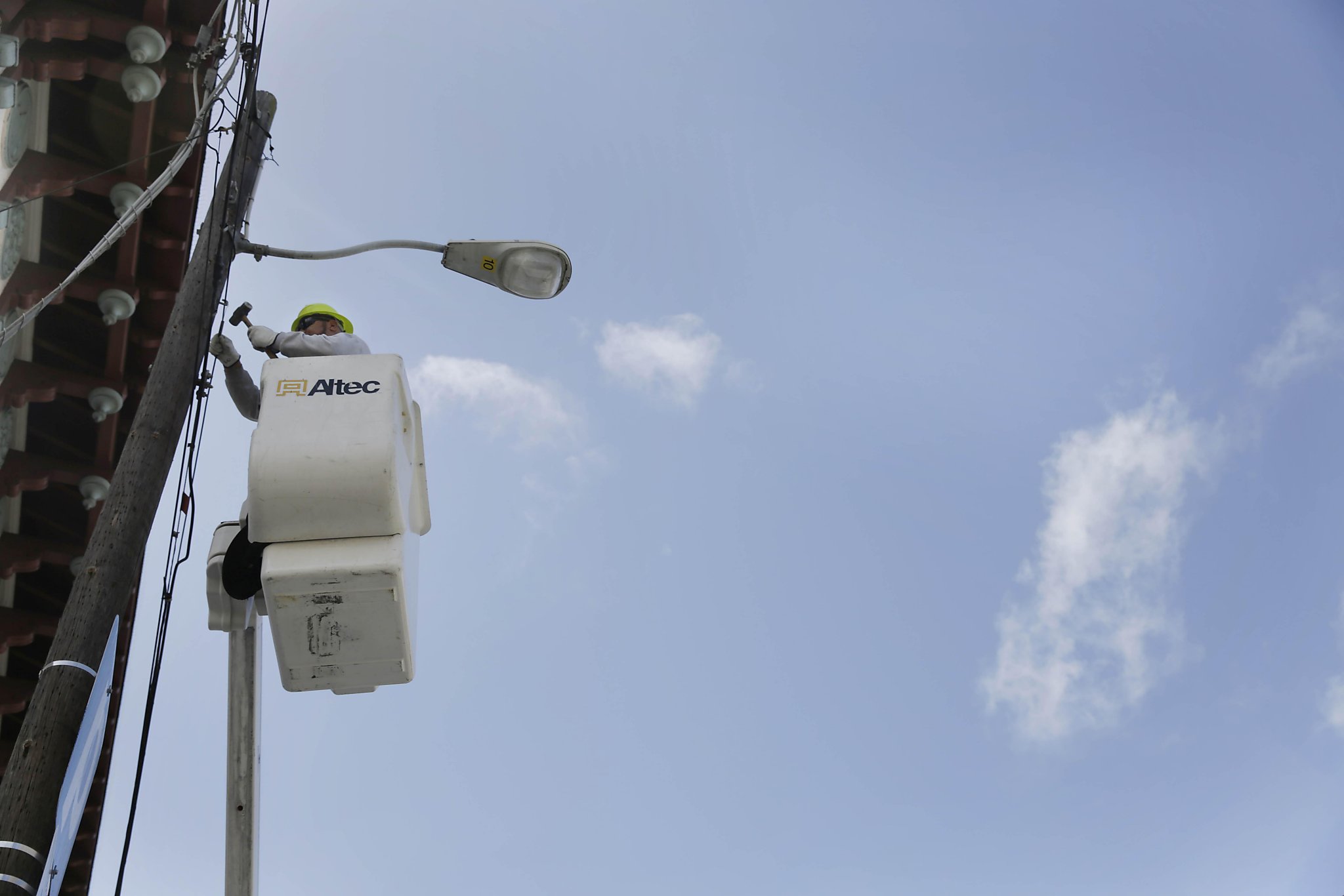 SF explores blazing-fast gigabit Internet connections