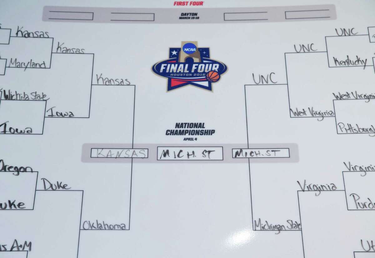 Dick Vitale, Buzz Aldrin make NCAA tournament picks