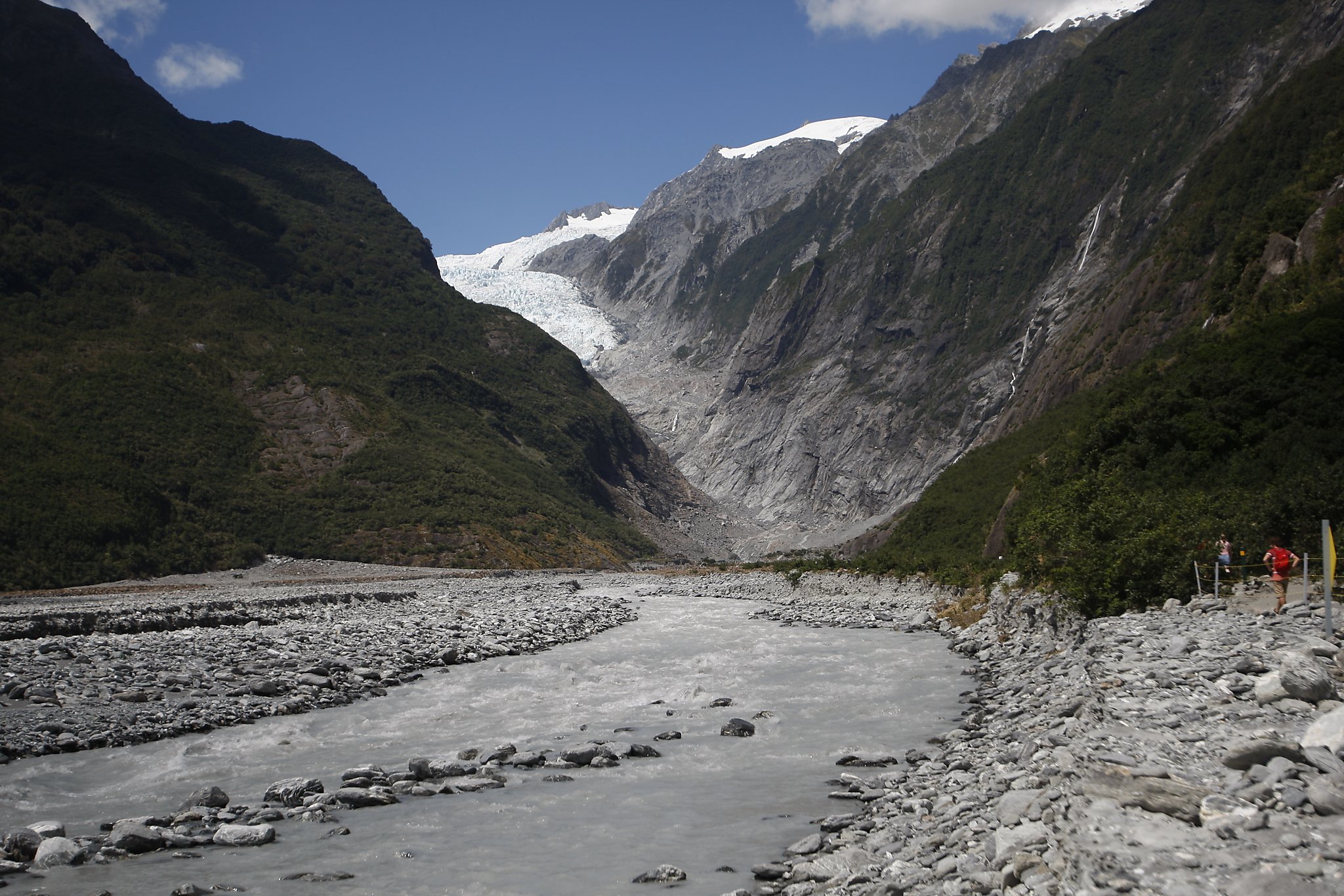 Rapid melting of New Zealand glaciers ends hikes onto them