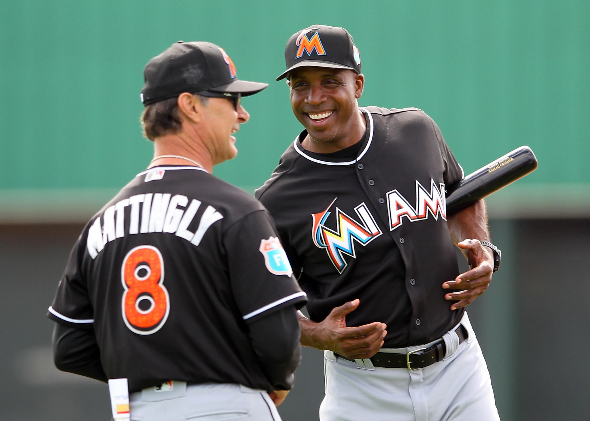 San Francisco Giants Barry Bonds, #25, is attended by head trainer