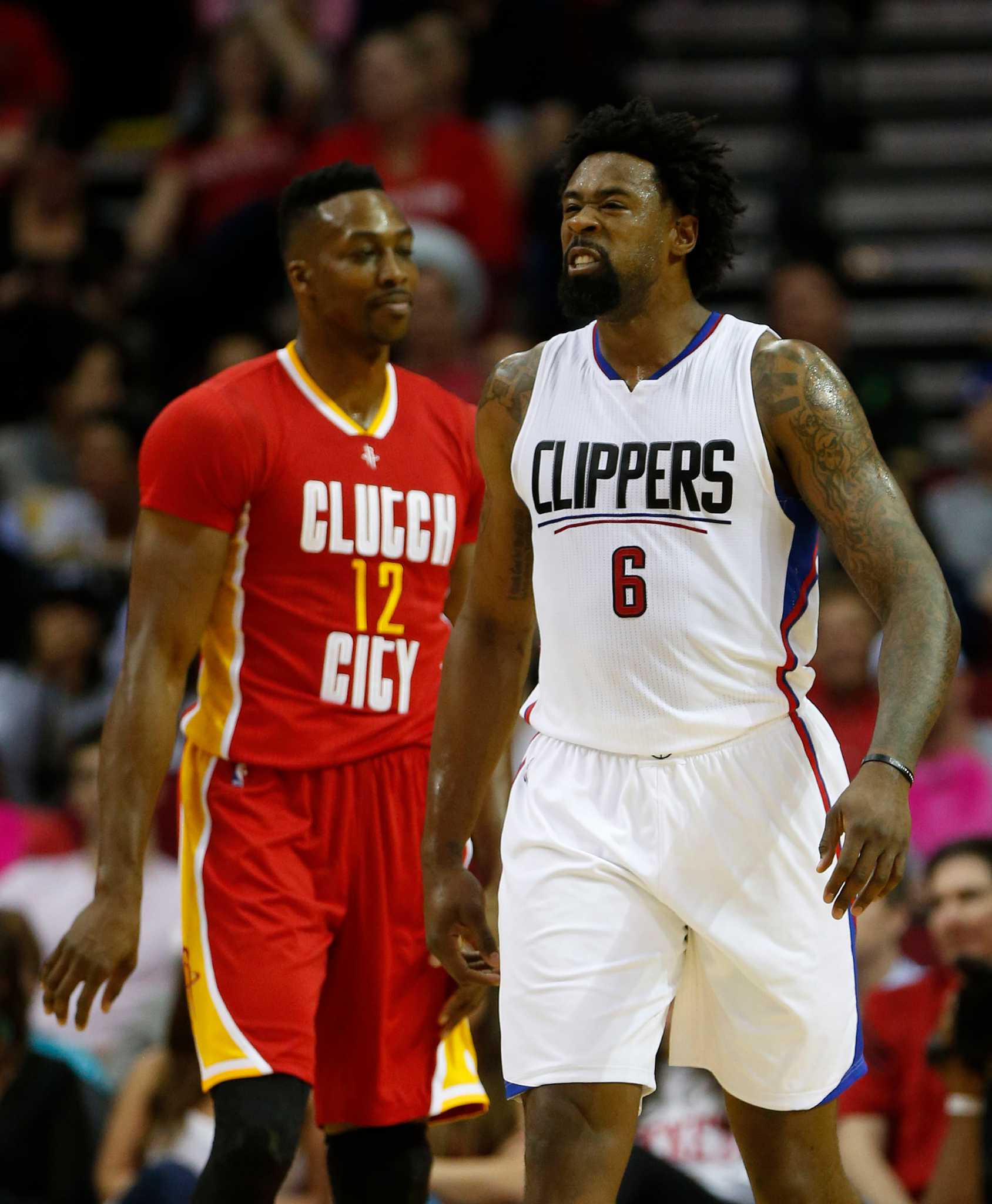 Rockets by visiting Clippers