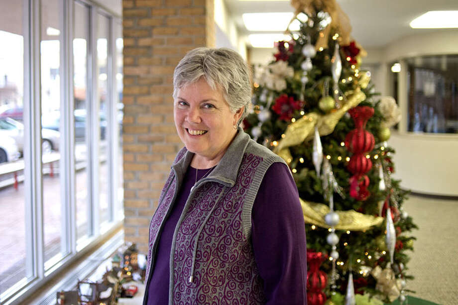 anita barrett decorates two large sections in the windows at the downtown midland chemical bank - Rural King Christmas Decorations anita barrett decorates two large sections in the windows at the downtown midland chemical bank - Rural King Christmas Decorations