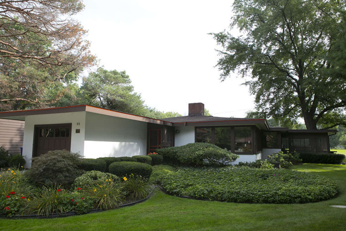 Festive houses Zonta Homewalk is Dec. 56