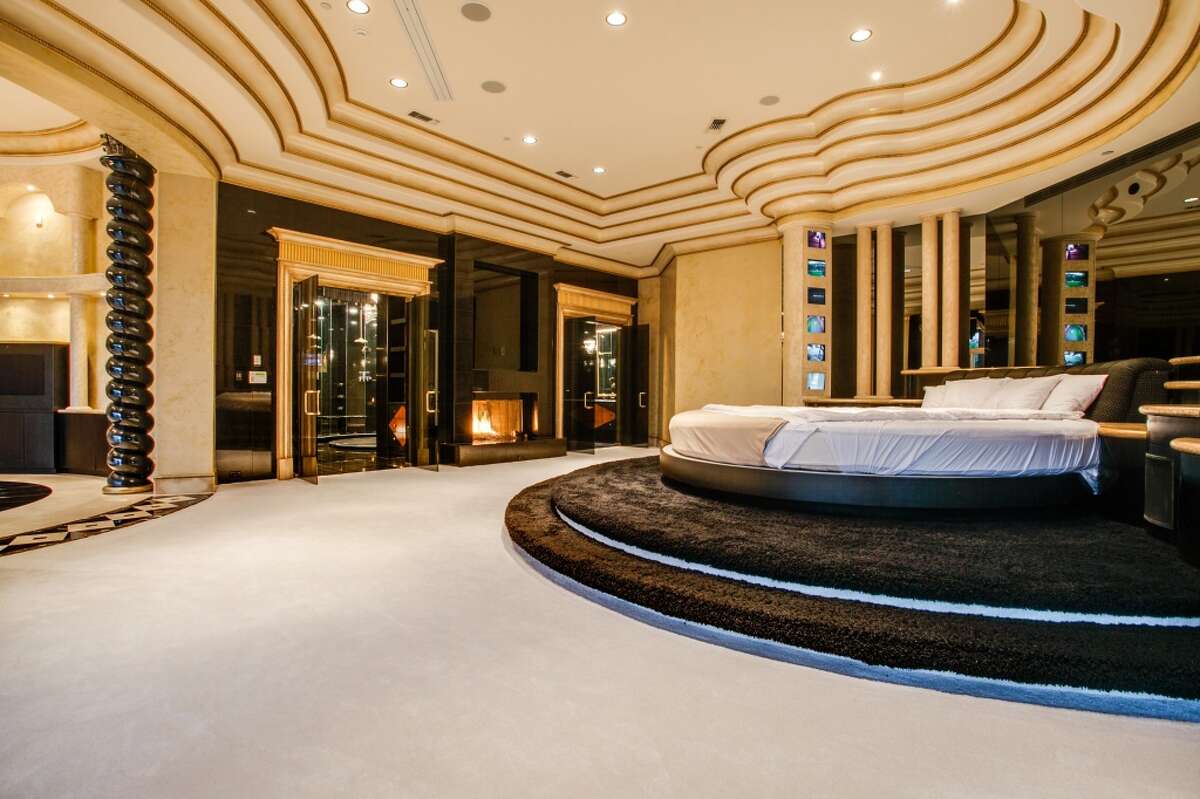 Former Texas mansion of Dallas Cowboys star Deion Sanders sees massive