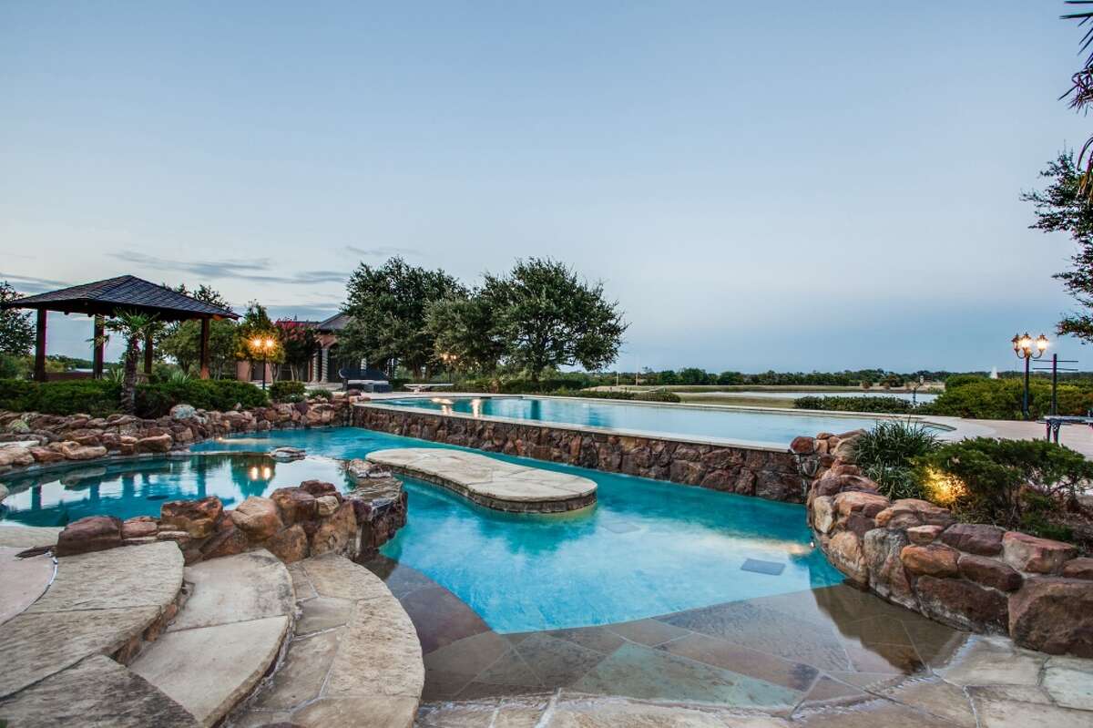 Former Texas mansion of Dallas Cowboys star Deion Sanders sees massive