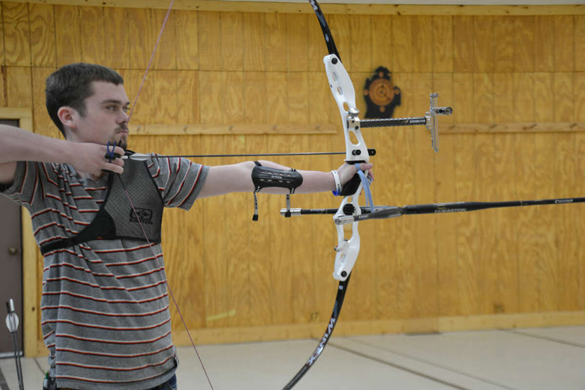 Midlander aims for spot on US archery teams