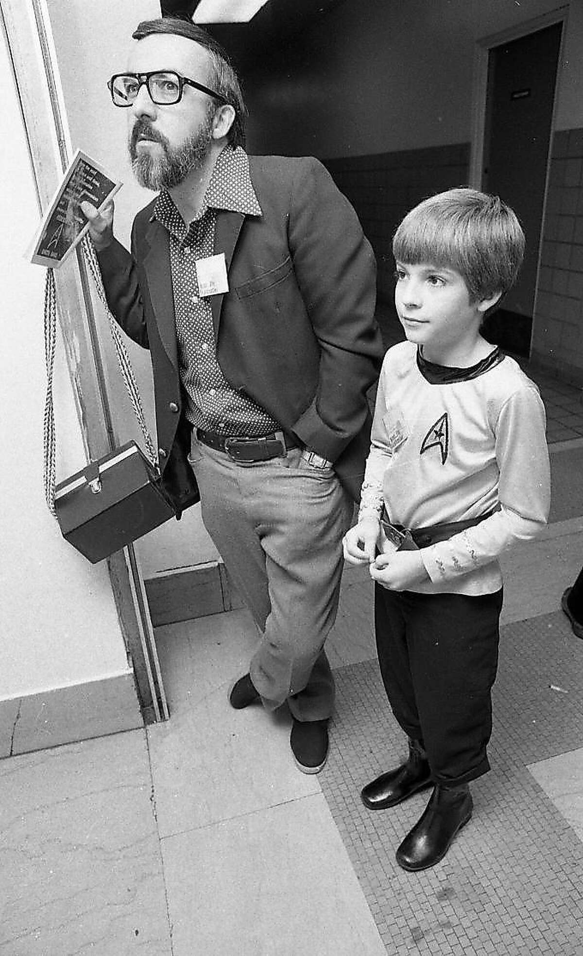 David and Bret Lee arrive at the "Star Trek" convention in Oakland. Aug. 8, 1976.