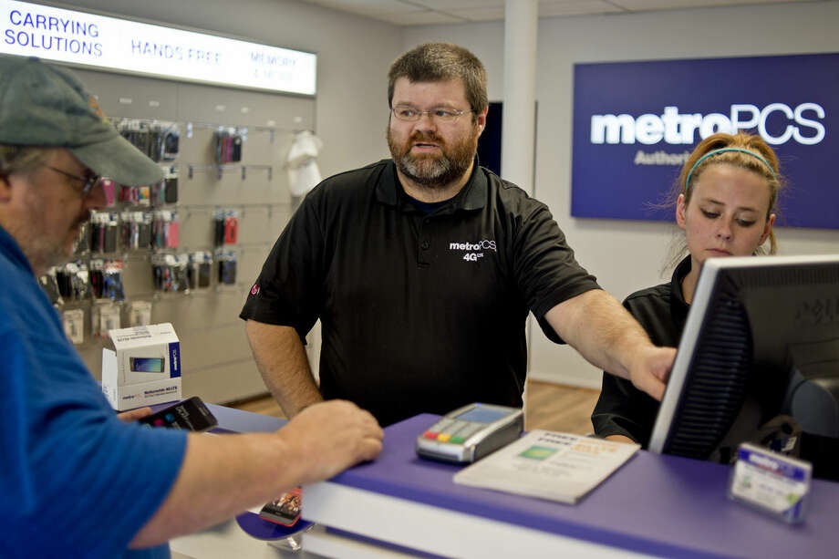 Metropcs Opens Store In Midland Midland Daily News