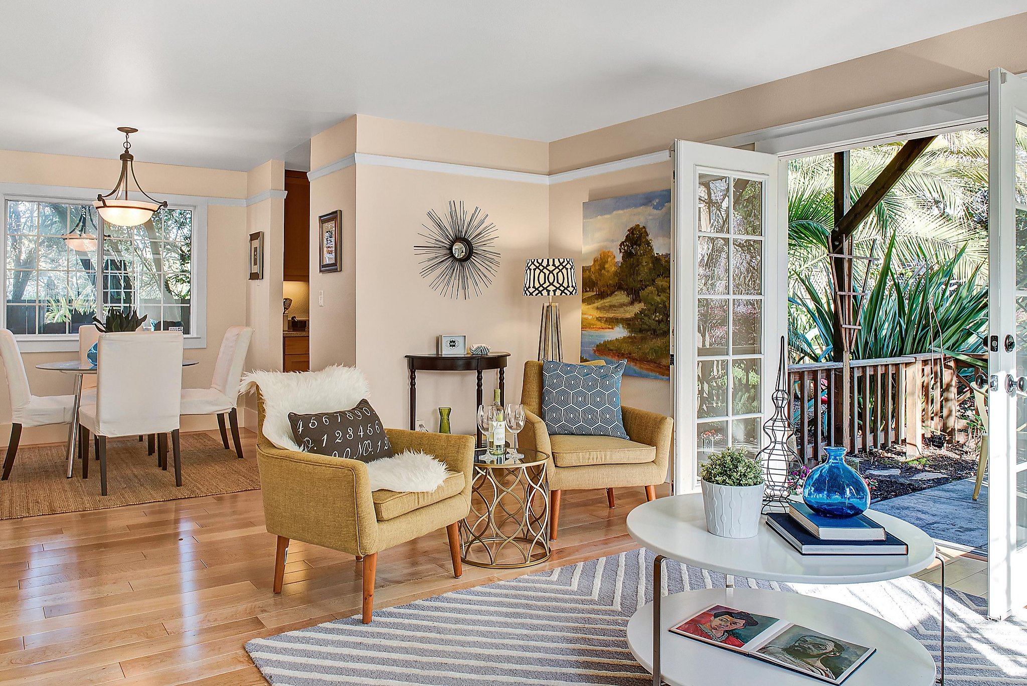 Singlestory condo in Rockridge with inviting garden open Sunday