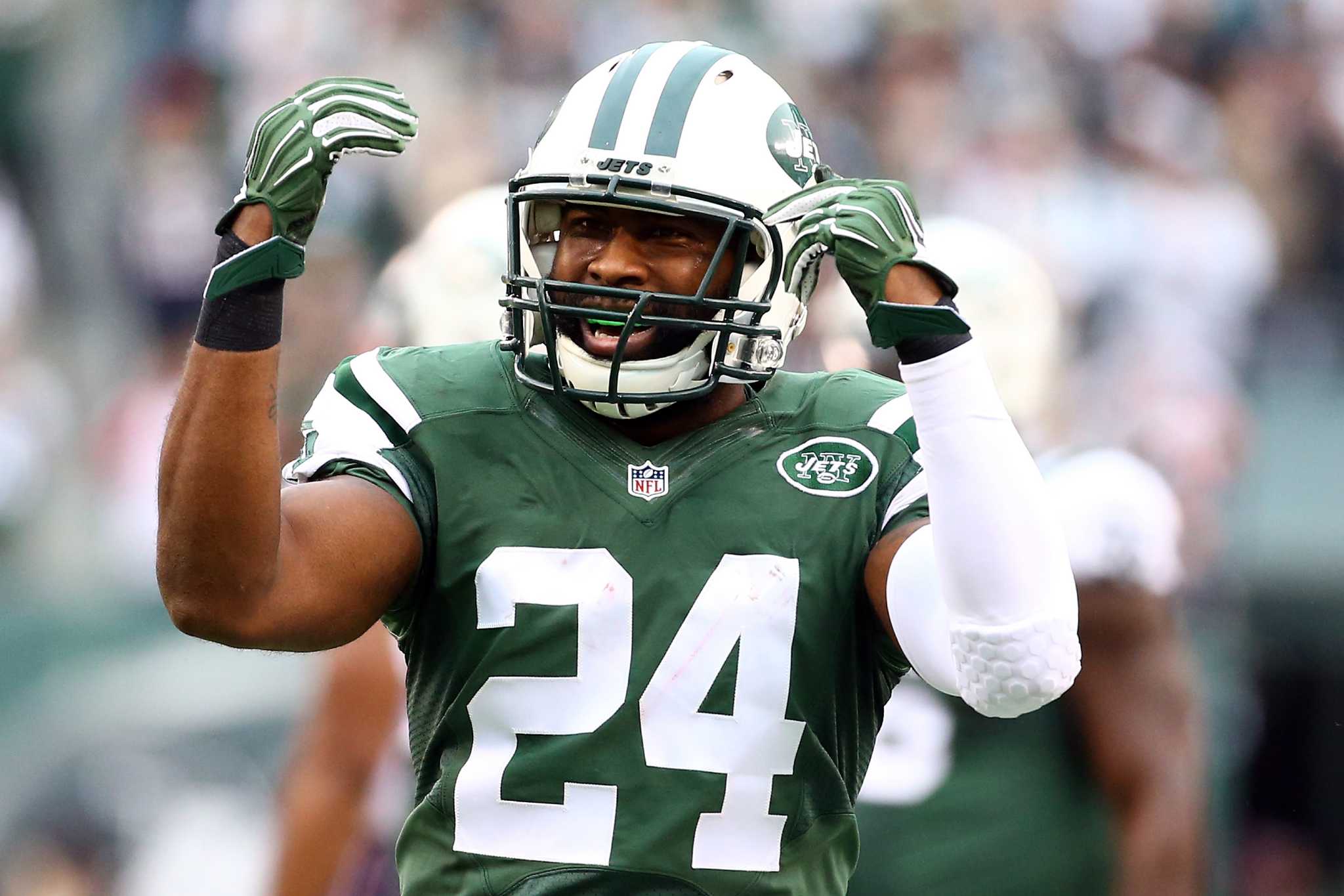 Retired NFL star Darrelle Revis' suit vs. former agents heads to top court in Albany - Vimarsana News