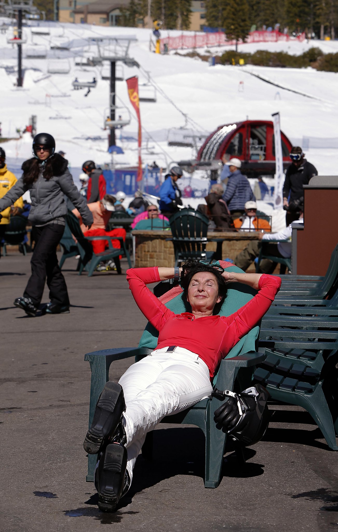 Snow makers rescue big Sierra resorts as drought bakes smaller ones – The  Mercury News