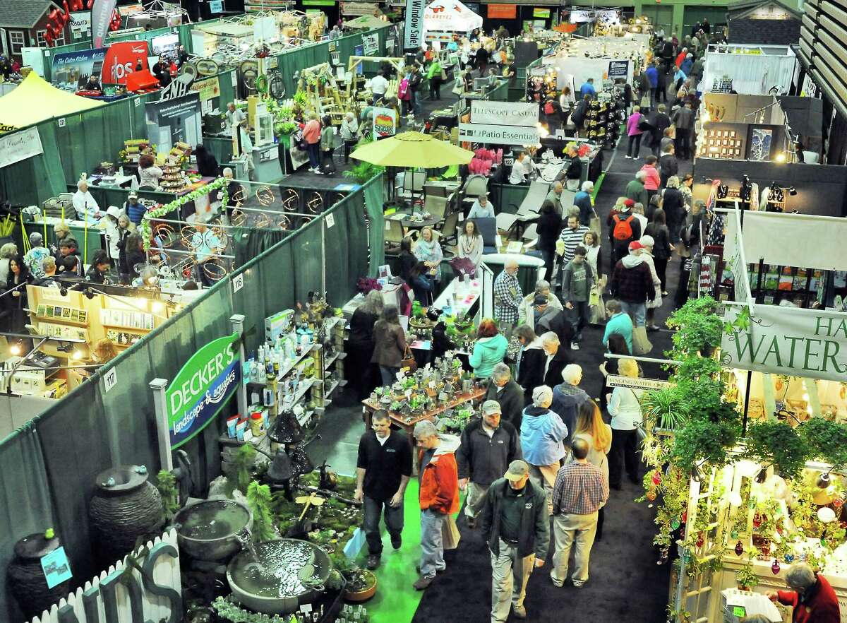 Flower show offers peek at spring