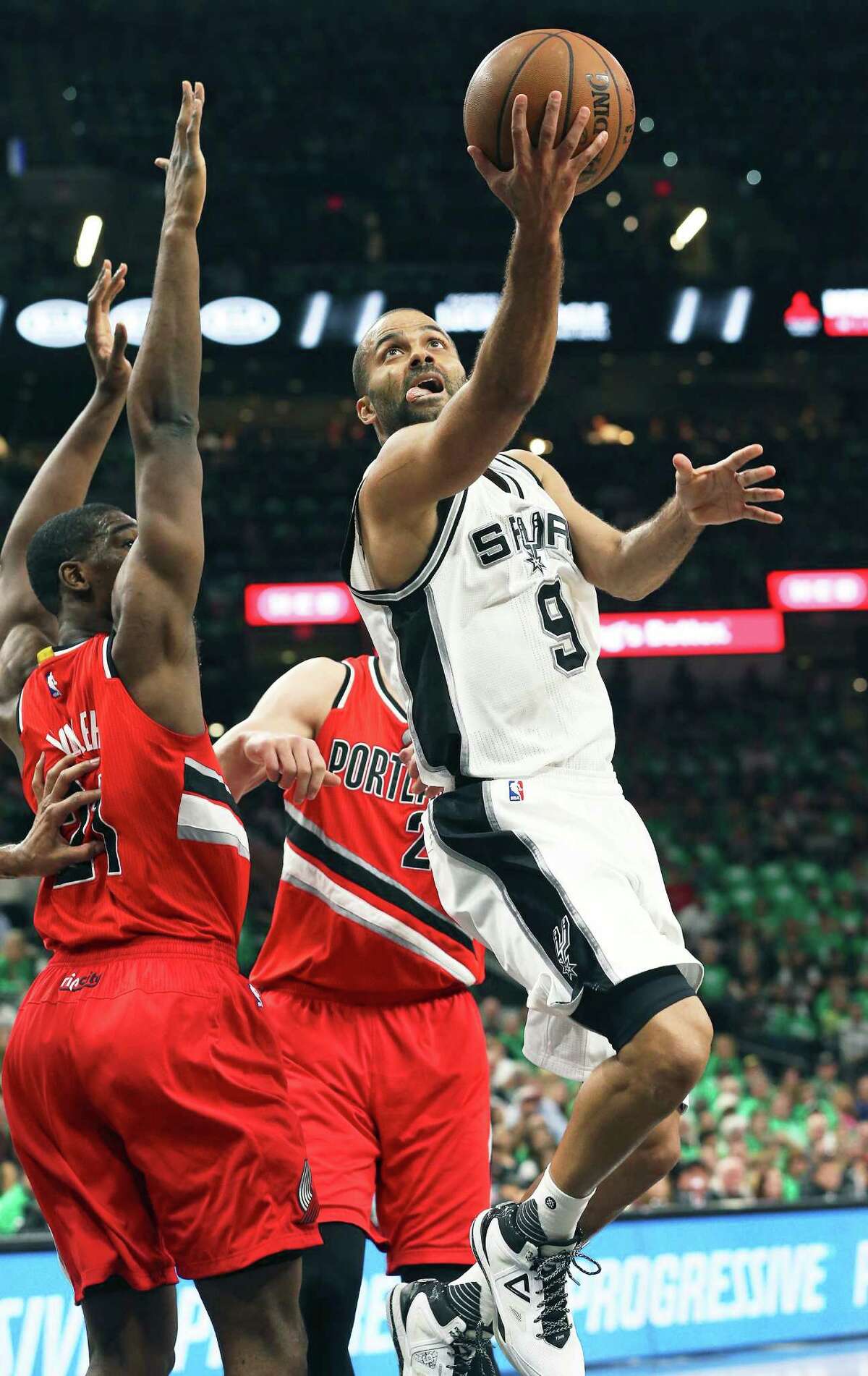 Tony Parker twists in for a layup as the Spurs host the Blazers at the AT&T Center on March 17, 2016.