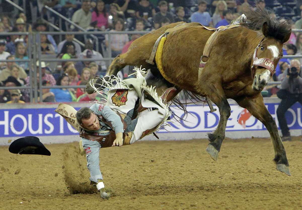 Texas man rides horse into Taco Bell